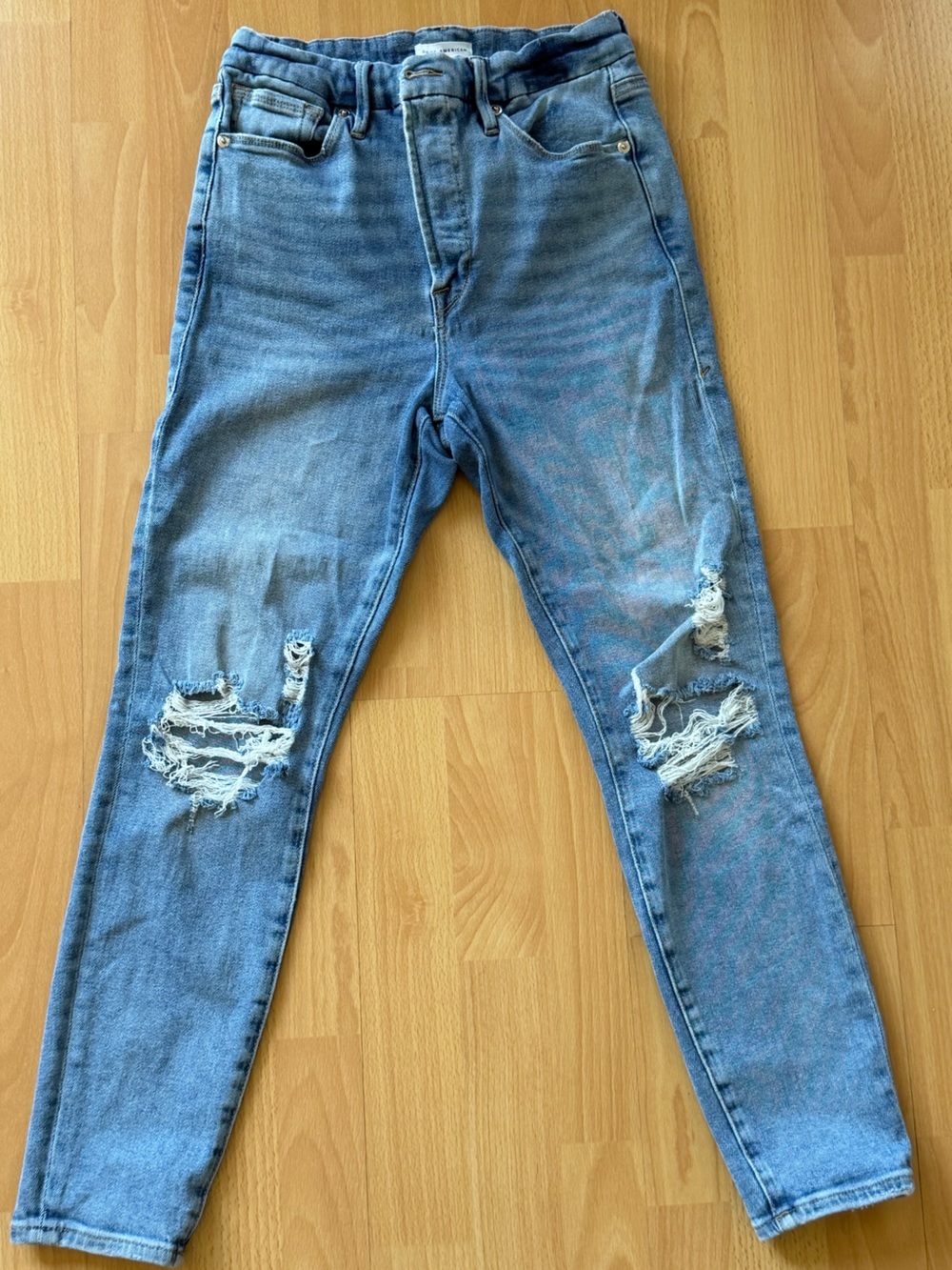 Woman's Good American Light Blue Distressed Denim Jeans - size 8/29